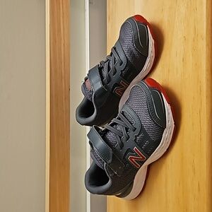 New Balance Kids 680 V5 Sneaker Grey Red Size 13.5